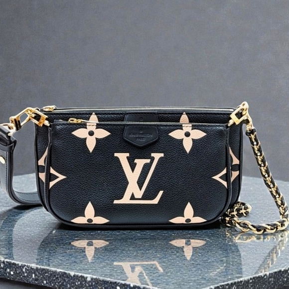 ✨️( Beautiful Condition) Authentic Louis Vuitton Multi pochette (Full Set) - Picture 16 of 16